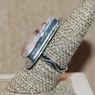 Size 9 Triangle Shape PINKS & BROWNS AGATE Gemstone Ring with Full Surround on a Silver Tone Band (7.9g)