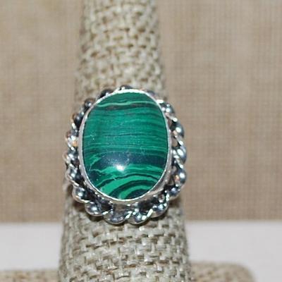 Size 7½ Marked .925 Oval GREENS & BLACK MALACHITE Gemstone Ring with Swirled Surround on a Silver-Plated Band (5.8g)