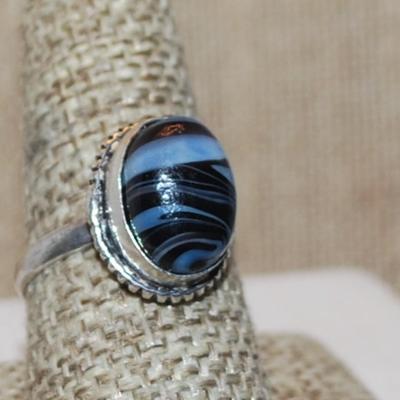 Size 9 Marked .925 Small Oval BLUES & BLACK AGATE Gemstone Ring on a Silver-Plated Band (4.7g)