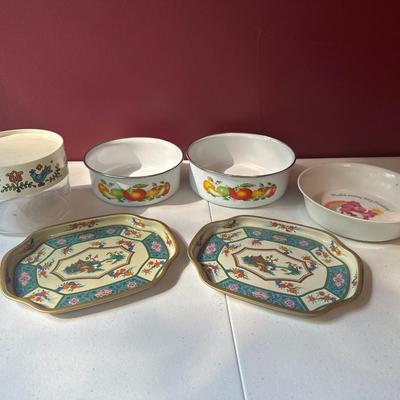 Collectible bowls and trays