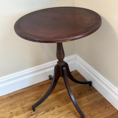 Beautiful Bombay Company round side table