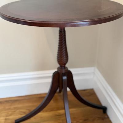 Beautiful Bombay Company round side table