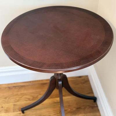 Beautiful Bombay Company round side table