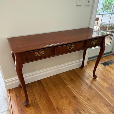 Beautiful Queen Ann style sofa table with drawer