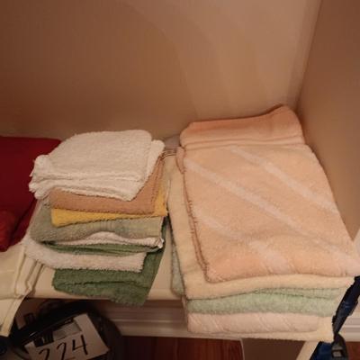 TOWELS, TABLECLOTHS AND PLACEMATS