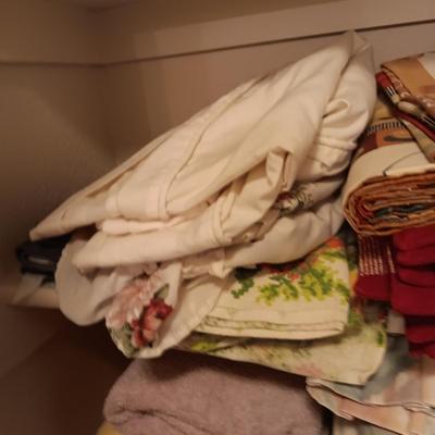 TOWELS, TABLECLOTHS AND PLACEMATS