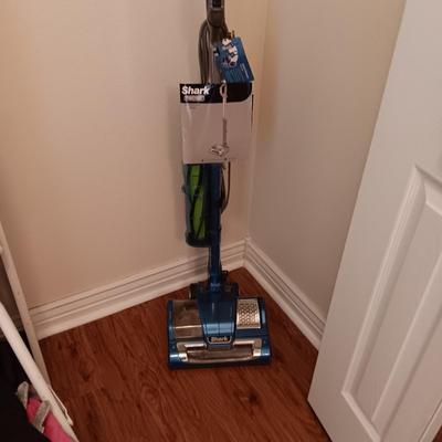 SHARK ROCKET BAGLESS VACUUM