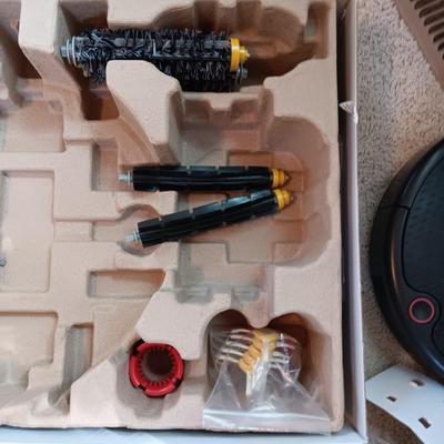 LIKE NEW ROBOT ROOMBA 595 PET SERIES