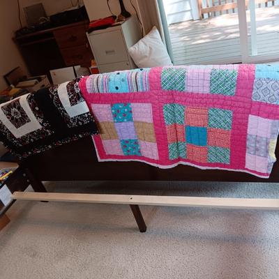HAND STITCHED QUILT AND HANDMADE QUILT THROW