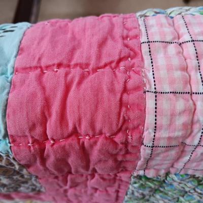HAND STITCHED QUILT AND HANDMADE QUILT THROW