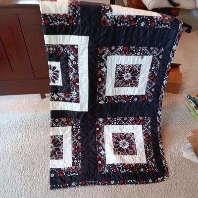 HAND STITCHED QUILT AND HANDMADE QUILT THROW
