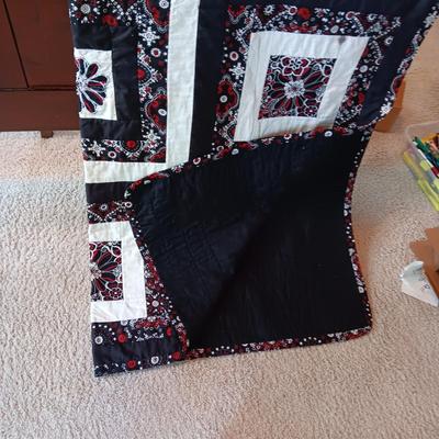 HAND STITCHED QUILT AND HANDMADE QUILT THROW