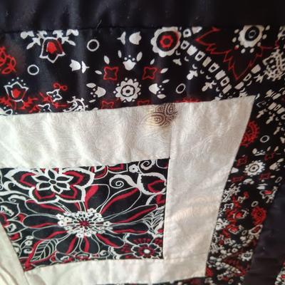 HAND STITCHED QUILT AND HANDMADE QUILT THROW