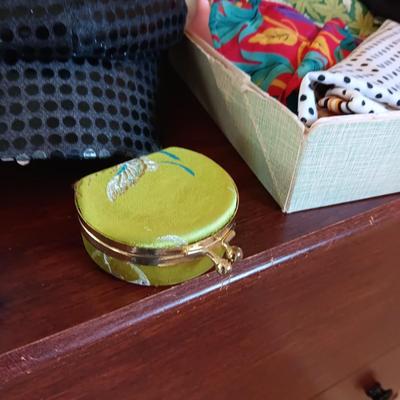 LADIES SCARVES, SOCKS, GLOVES, HATS AND MAKE UP BAGS