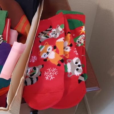 LADIES SCARVES, SOCKS, GLOVES, HATS AND MAKE UP BAGS