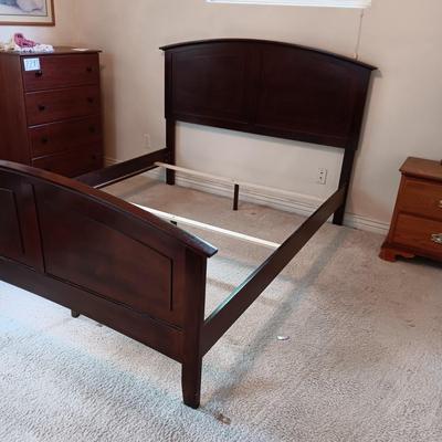 QUEEN SIZE BED FRAME