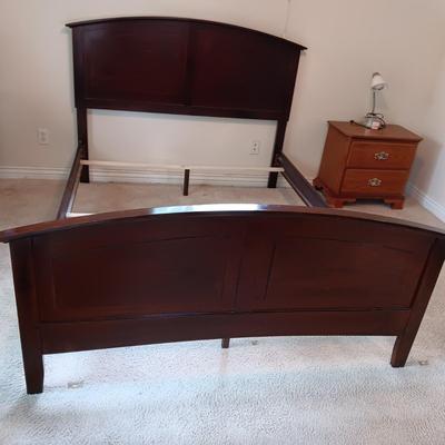 QUEEN SIZE BED FRAME