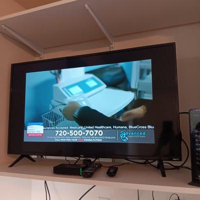 40" ROKU TV WITH REMOTE
