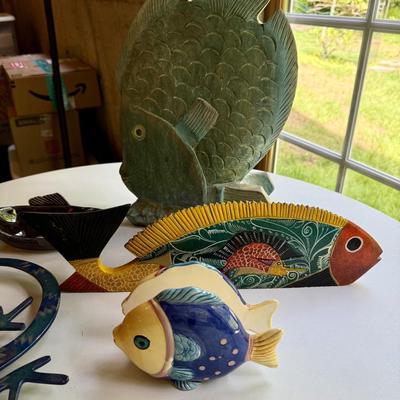 Four fish figures and cool lizard trivet