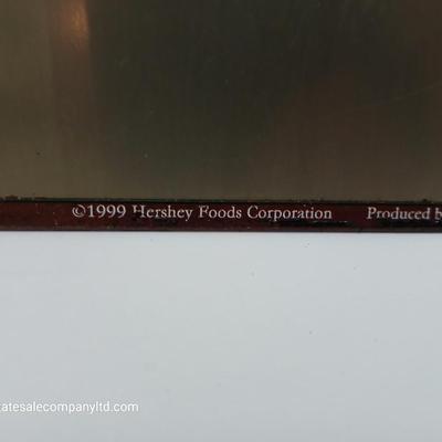 Reese’s Vintage-Style Metal Advertising Sign – “Delicious Chilled or Frozen”
