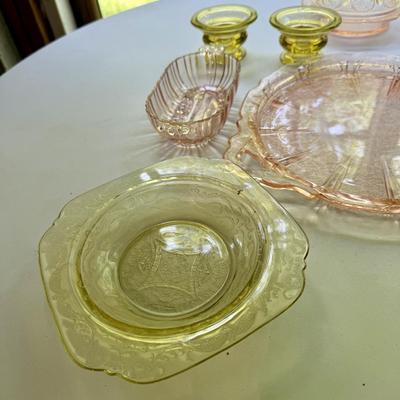Lot of pretty depression ware glass