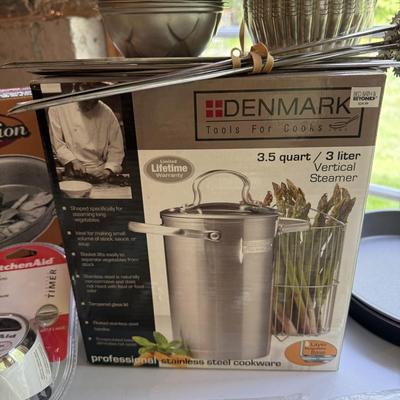 Lot of mostly new baking items