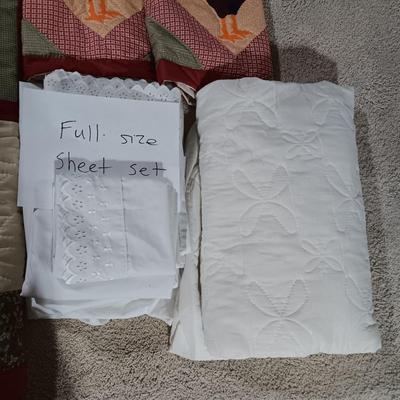 FULL SIZE COMFORTER W/SHAMS AND FULL SIZE SHEET SET