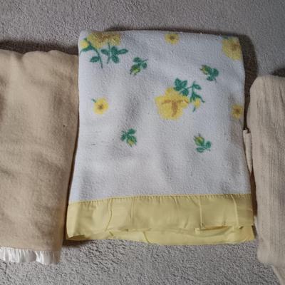 FULL SIZE BLANKETS (1 IS WOOL)