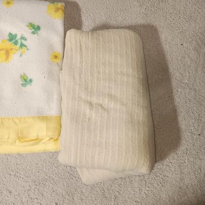 FULL SIZE BLANKETS (1 IS WOOL)