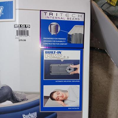 QUEEN SIZE AIR MATTRESS WITH BUILT IN AIR PUMP