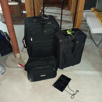2 PIECE LUGGAGE ON 2 WHEELS EACH PLUS A CARRY ON BAG