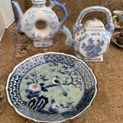 Three pieces of blue and white china