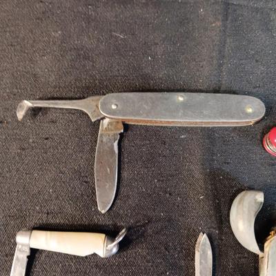 POCKET KNIVES