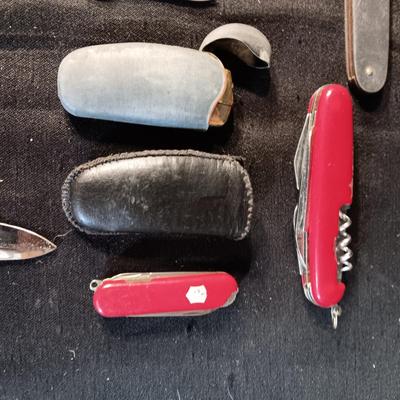 POCKET KNIVES