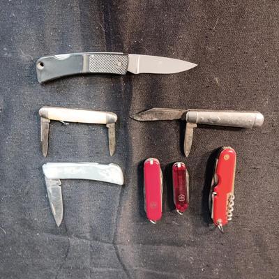 POCKET KNIVES