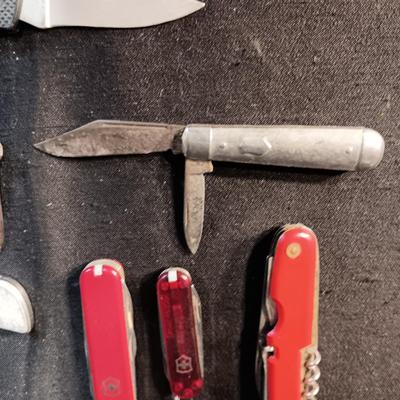 POCKET KNIVES