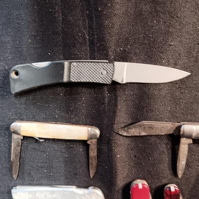POCKET KNIVES