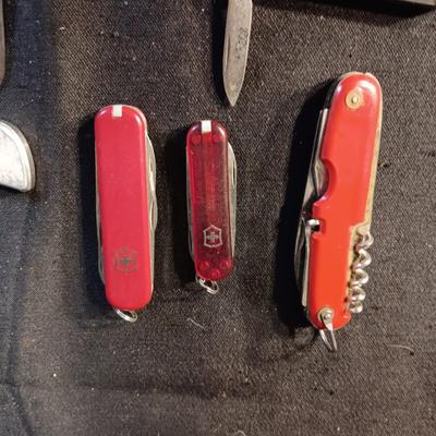 POCKET KNIVES