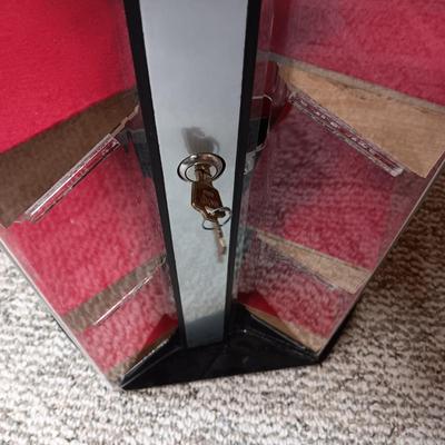 COUNTER TOP, ROTATING AND LOCKING DISPLAY CASE