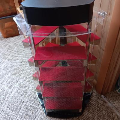 COUNTER TOP, ROTATING AND LOCKING DISPLAY CASE