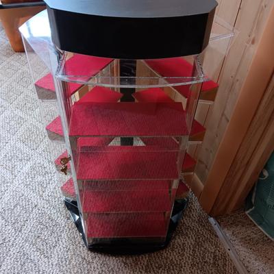 COUNTER TOP, ROTATING AND LOCKING DISPLAY CASE
