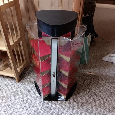 COUNTER TOP, ROTATING AND LOCKING DISPLAY CASE