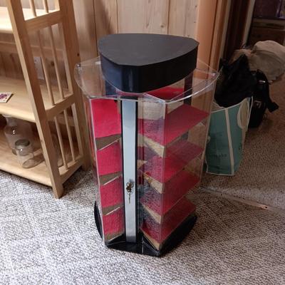 COUNTER TOP, ROTATING AND LOCKING DISPLAY CASE