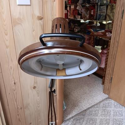 3 TIER FOLDING SHELF AND ADJUSTABLE LIGHT