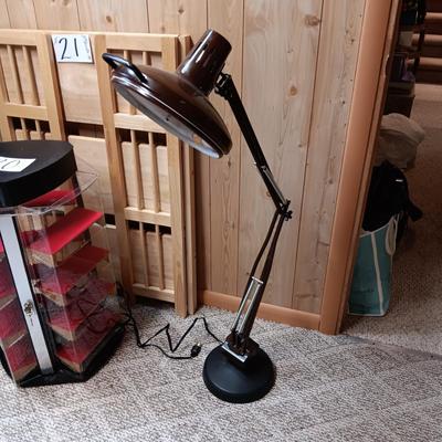 3 TIER FOLDING SHELF AND ADJUSTABLE LIGHT