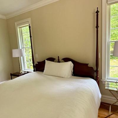 Beautiful four poster king bed (comes with a piece for a canopy as well)