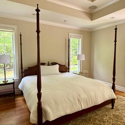 Beautiful four poster king bed (comes with a piece for a canopy as well)