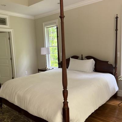 Beautiful four poster king bed (comes with a piece for a canopy as well)