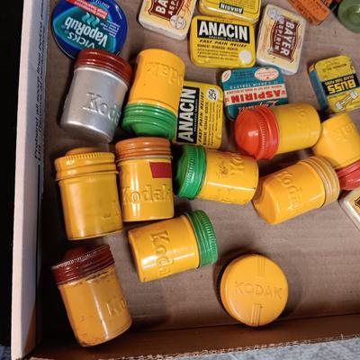 VARIETY OF OLD TINS AND A FEW OLD BOTTLES