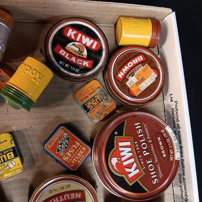 VARIETY OF OLD TINS AND A FEW OLD BOTTLES